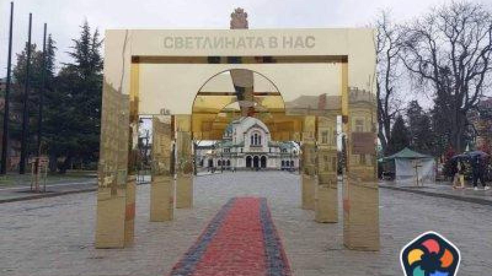 Авторите на златната арка пред "Ал. Невски" искали да популяризират храма