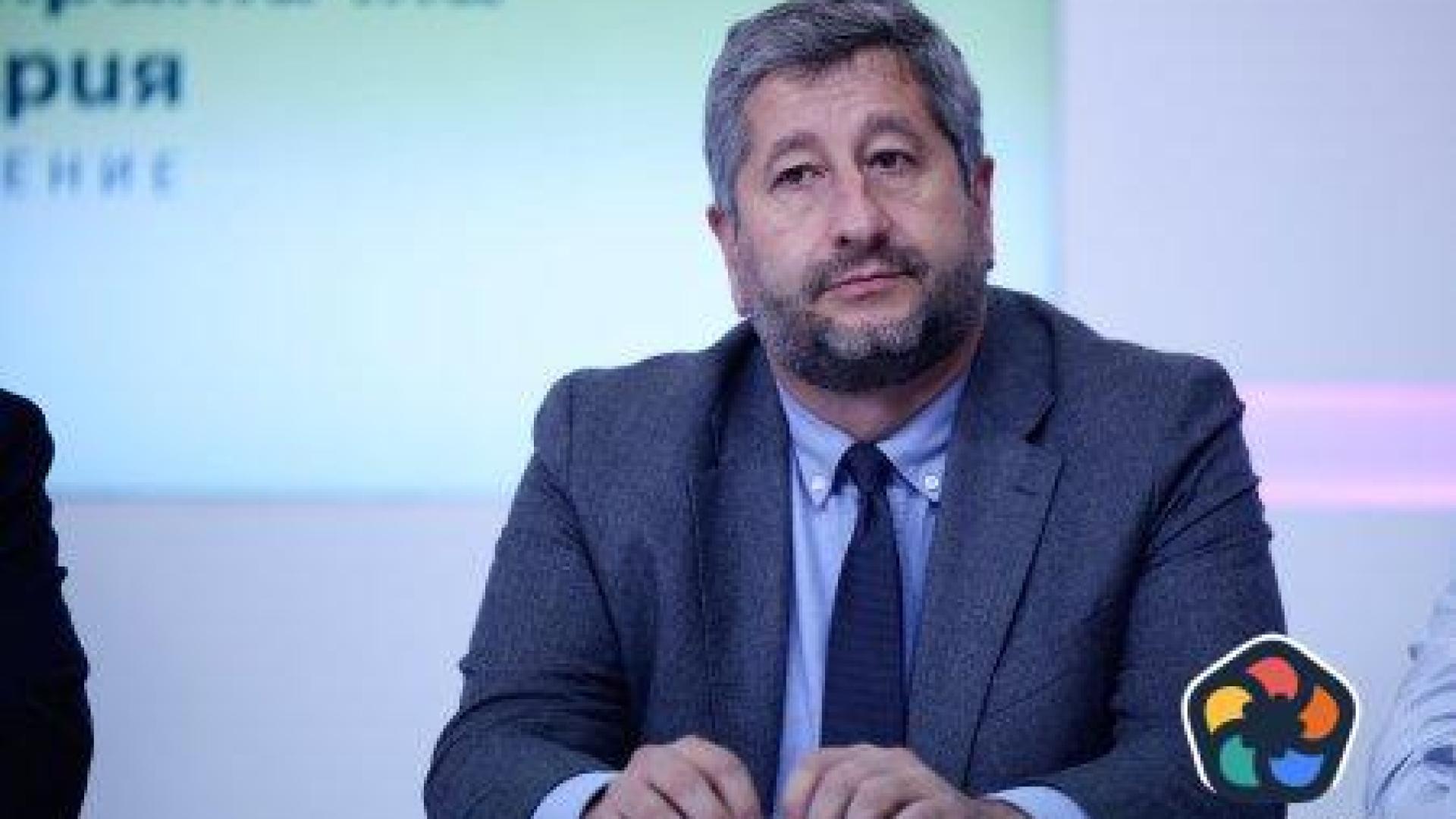 За Христо Иванов регулаторите и Шенген са аргументи за бързане с промените в Конституцията