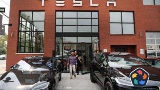 Tesla изтегля над 2 млн. автомобила заради дефектен автопилот