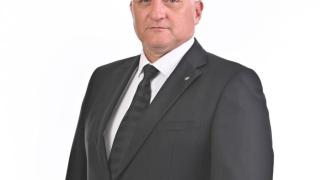 Гърми скандал: За 500 хил.лв. държавата построила “частен” път на зам.-областния управител на Стара Загора Методи Марков. Той си купил 25 дка общинска земя на цената на iPhone 15