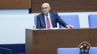 Повишените заплати във ВиК и неизпълнени инвестиции са вдигнали цената на водата