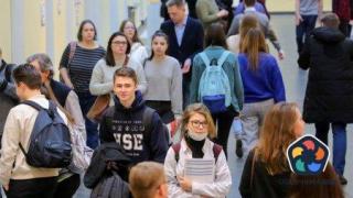 Водещ руски университет забранява някои думи в женски род, били ЛГБТ пропаганда