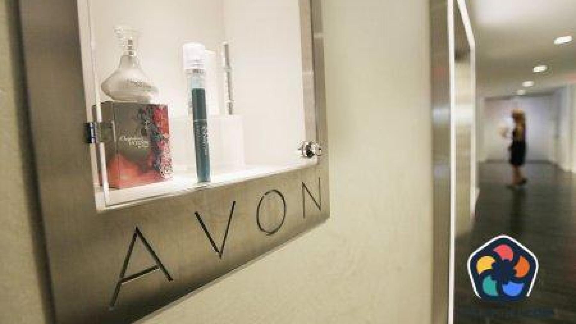 Козметичният гигант Avon е под огън заради бизнеса си в Русия