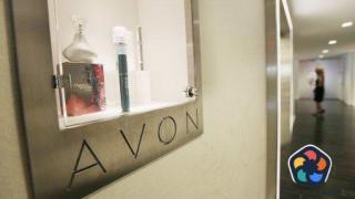Козметичният гигант Avon е под огън заради бизнеса си в Русия