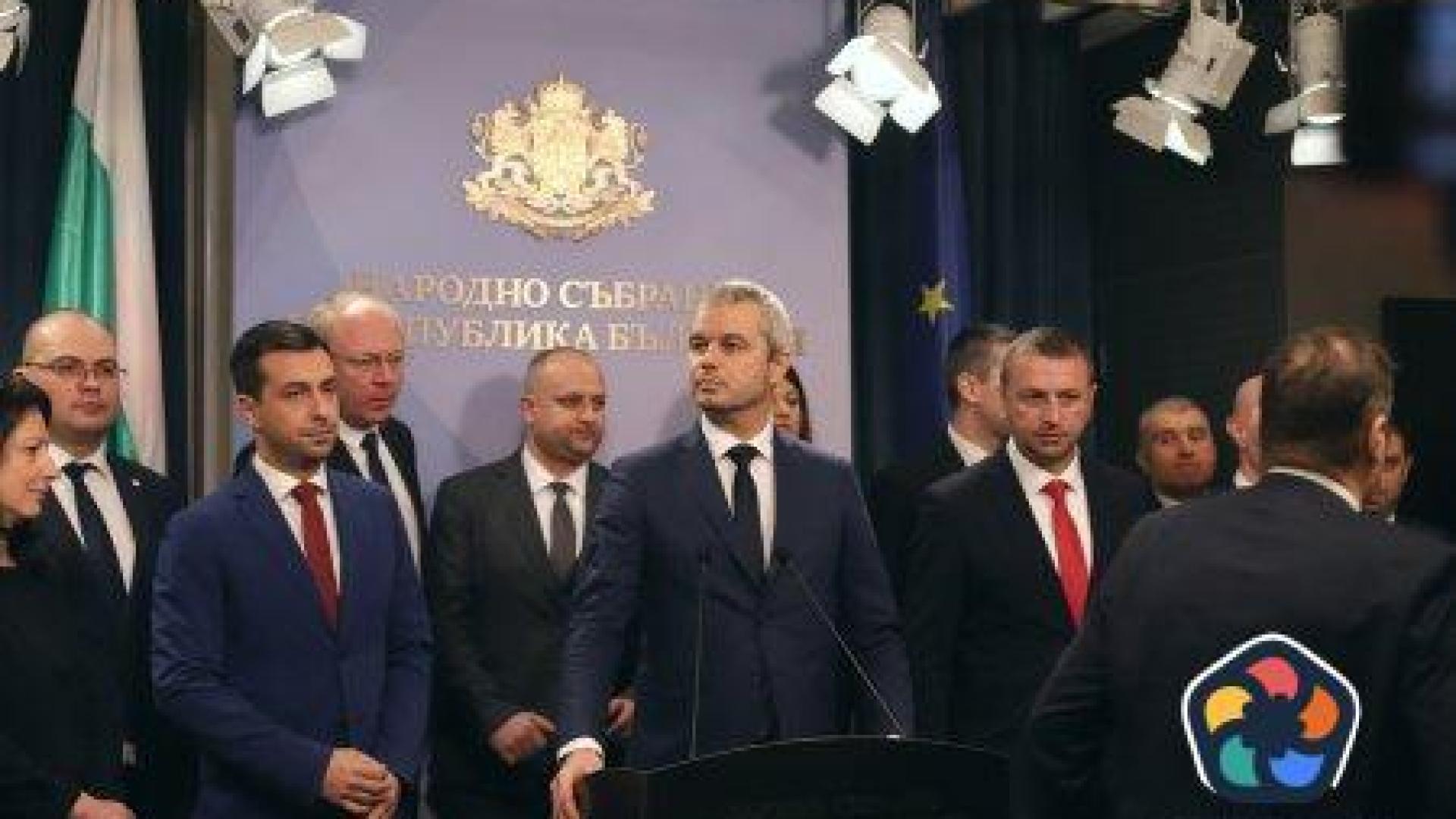 "Избраха финансови стимули". "Възраждане" изключи трима депутати след драмите в СОС