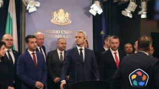 "Избраха финансови стимули". "Възраждане" изключи трима депутати след драмите в СОС