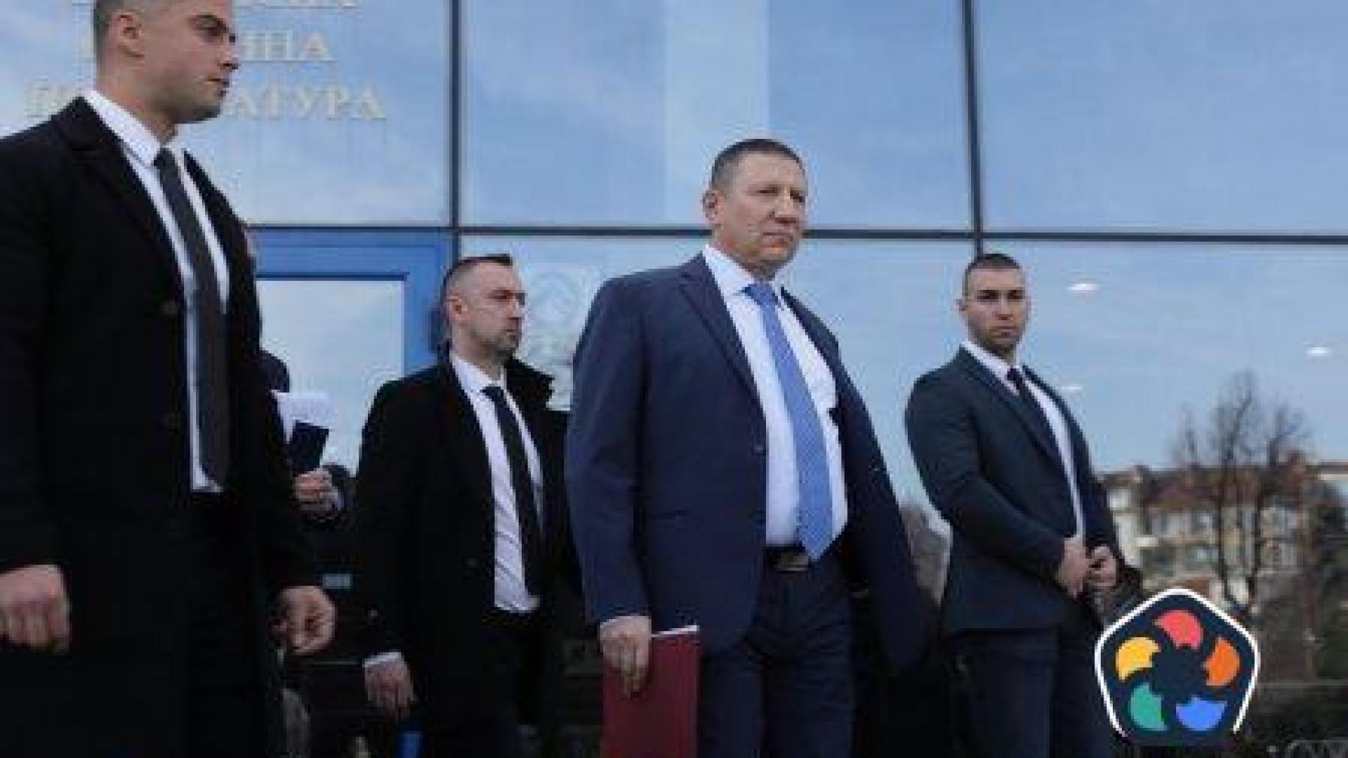 "Уличната справедливост ни изпревари". Сарафов проверява шпицкоманда в прокуратурата
