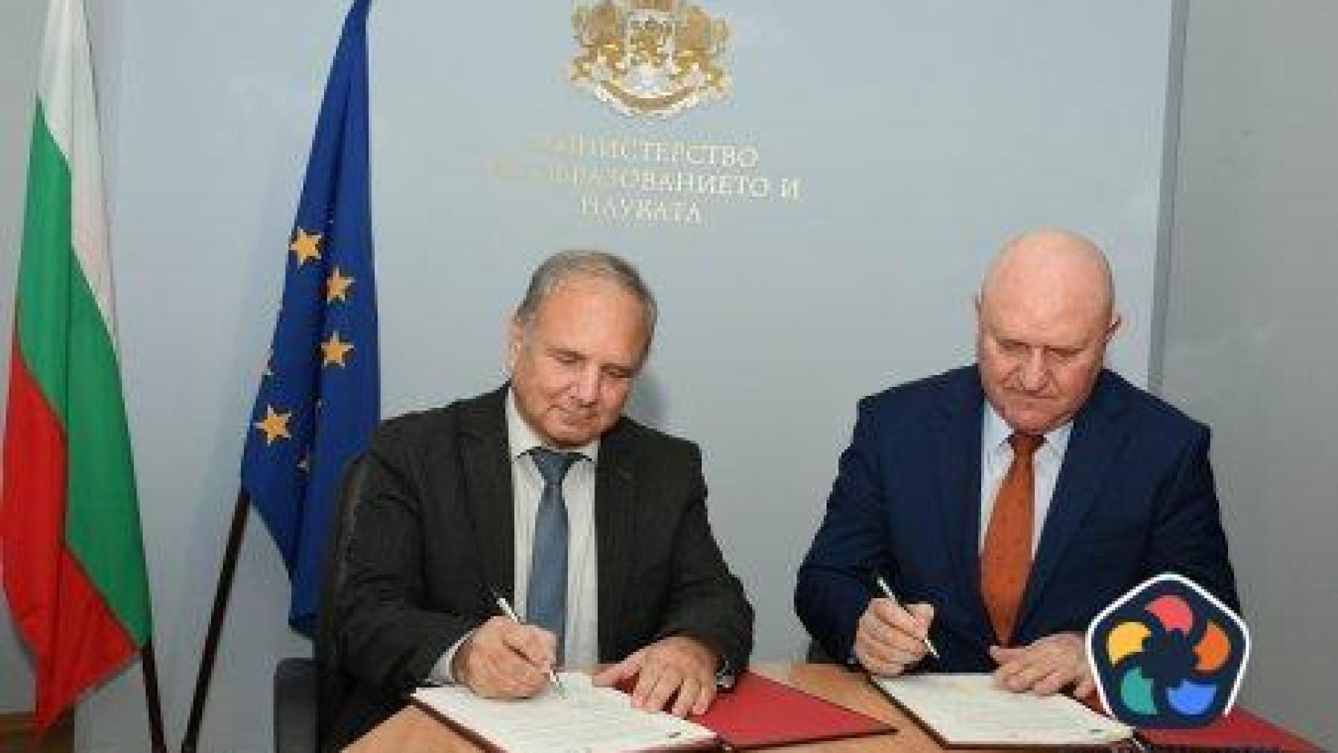 МОН ще подпомогне повече от 75 хил. родители и деца с проект за 105 млн. лв