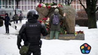 Най-малко 273-ма задържани в Русия по време на демонстрации в памет на Навални