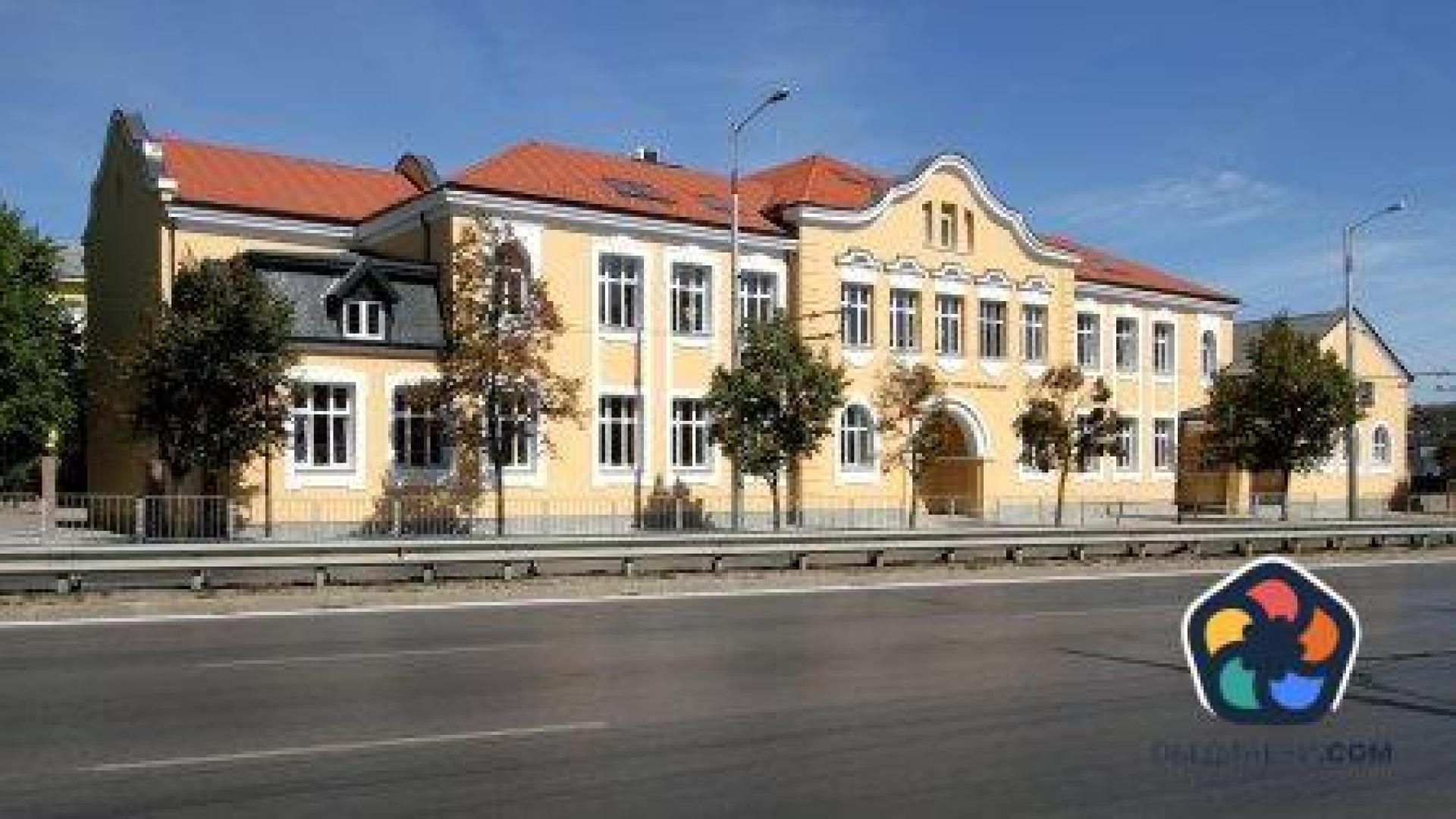 Учители и родители от 43-то ОУ в София протестират срещу прокурорски тормоз