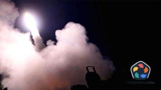 Украйна удари с ракета руски военни, строени да посрещнат генерал, десетки убити