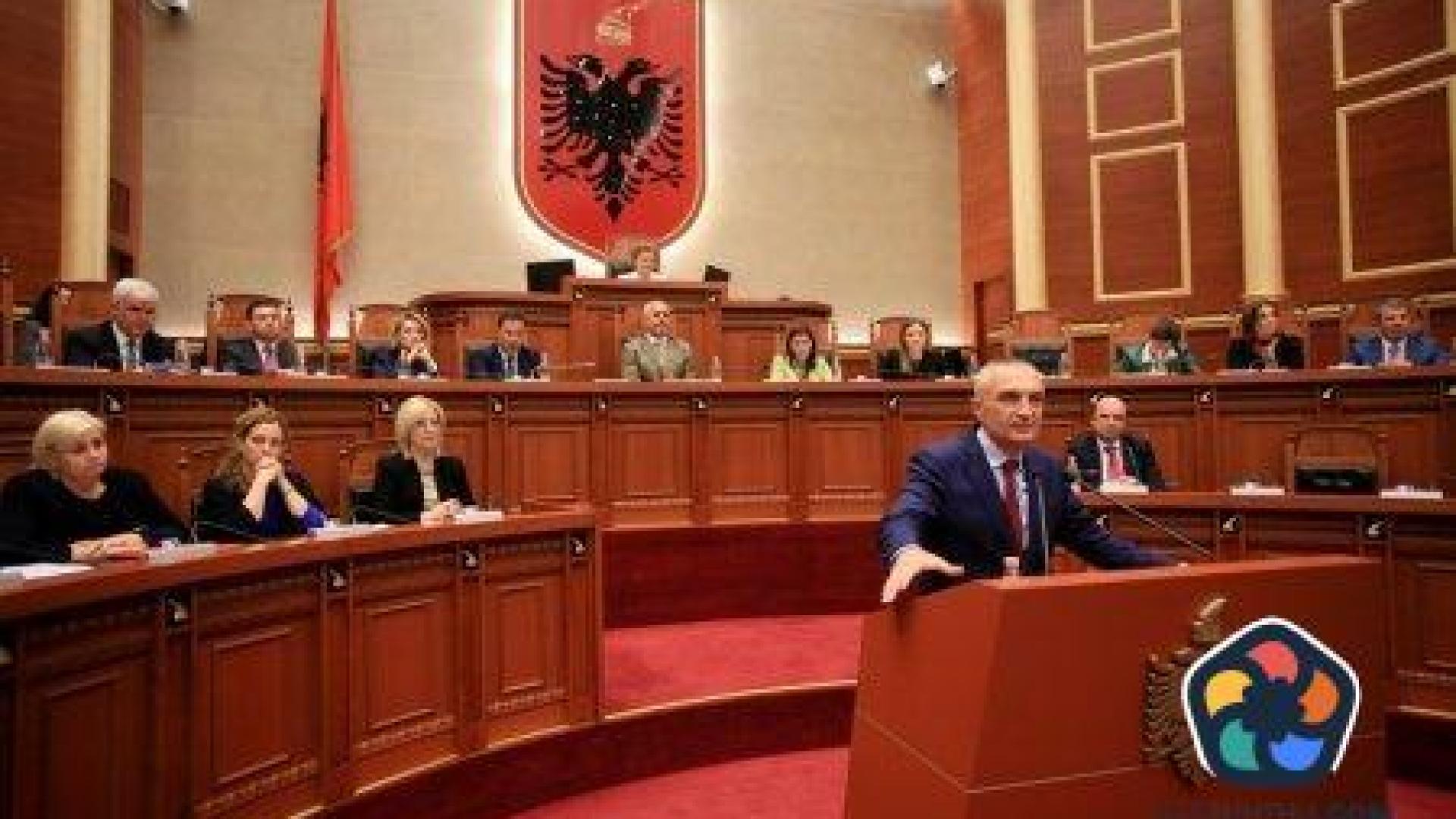 Албанският парламент ратифицира споразумението с Италия за лагерите за мигранти
