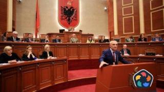 Албанският парламент ратифицира споразумението с Италия за лагерите за мигранти