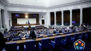 Парламентът ще изслуша премиера и военния министър за Украйна