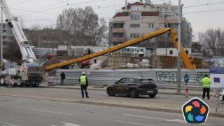 Кран падна при строежа на метрото в кв. "Слатина"