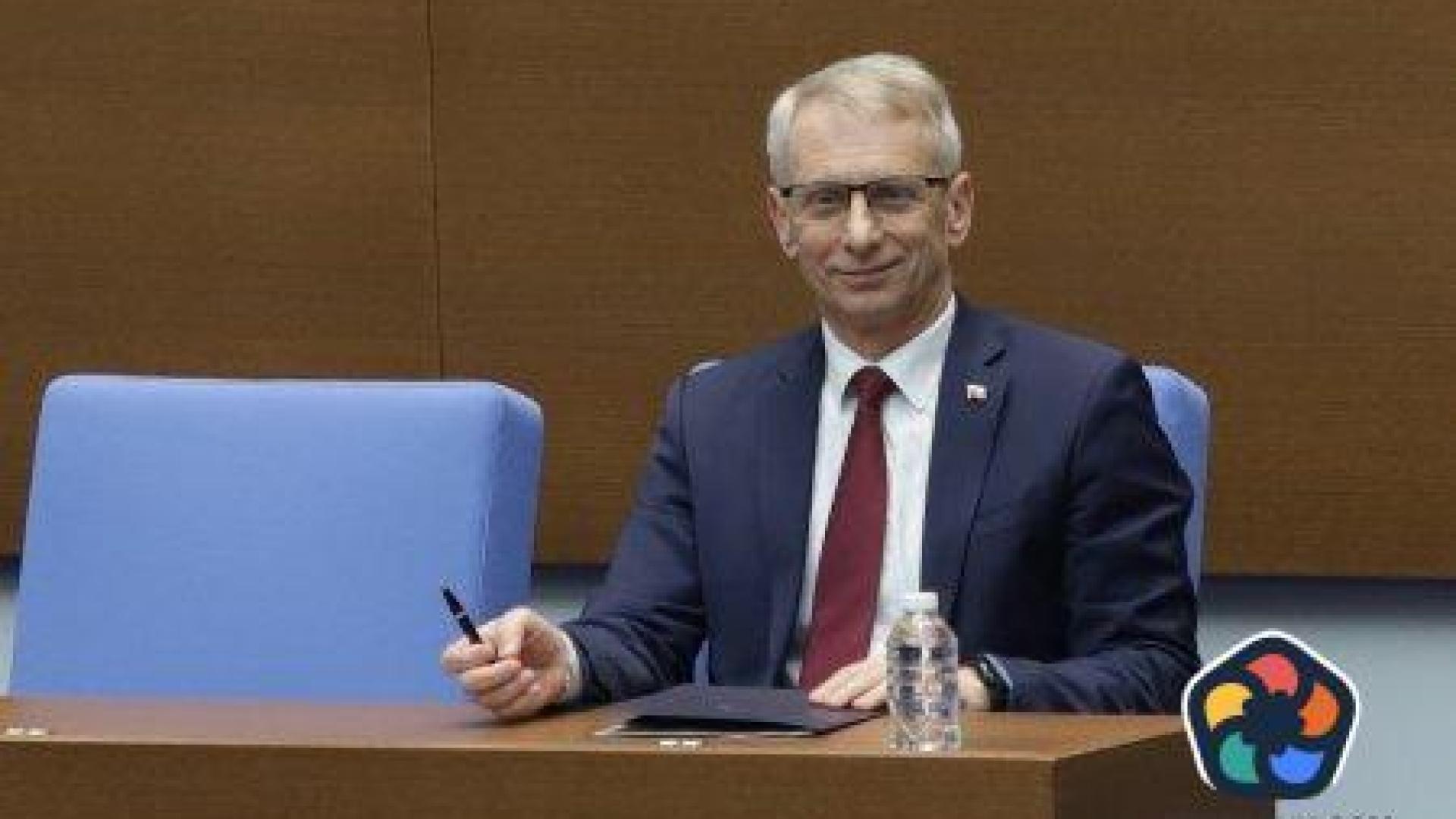 Парламентът обсъжда оставката на правителството в отсъствието на Борисов и Габриел