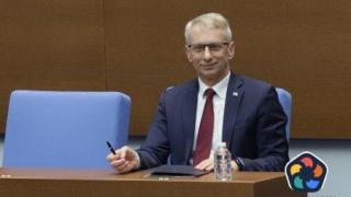 Парламентът обсъжда оставката на правителството в отсъствието на Борисов и Габриел