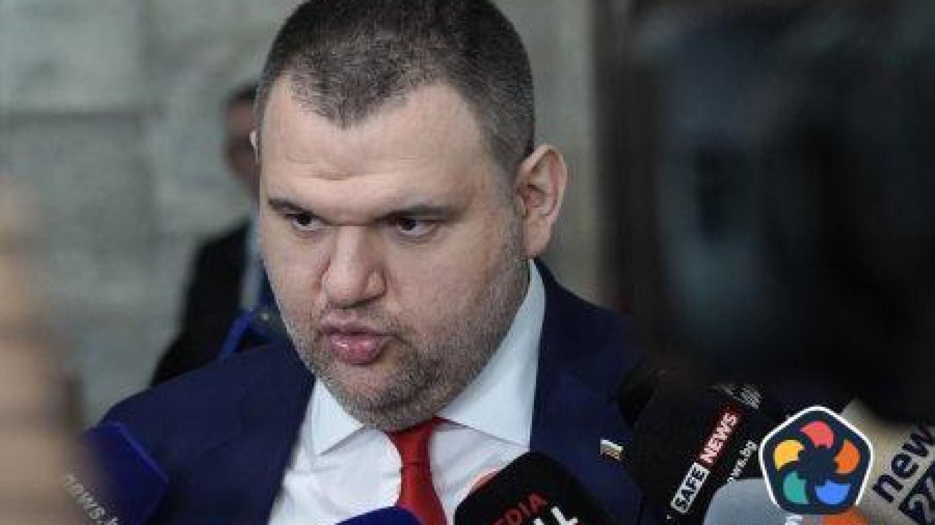 Пеевски: Текстът на споразумението, за който се говори, лично сме го написали с Кирил Петков