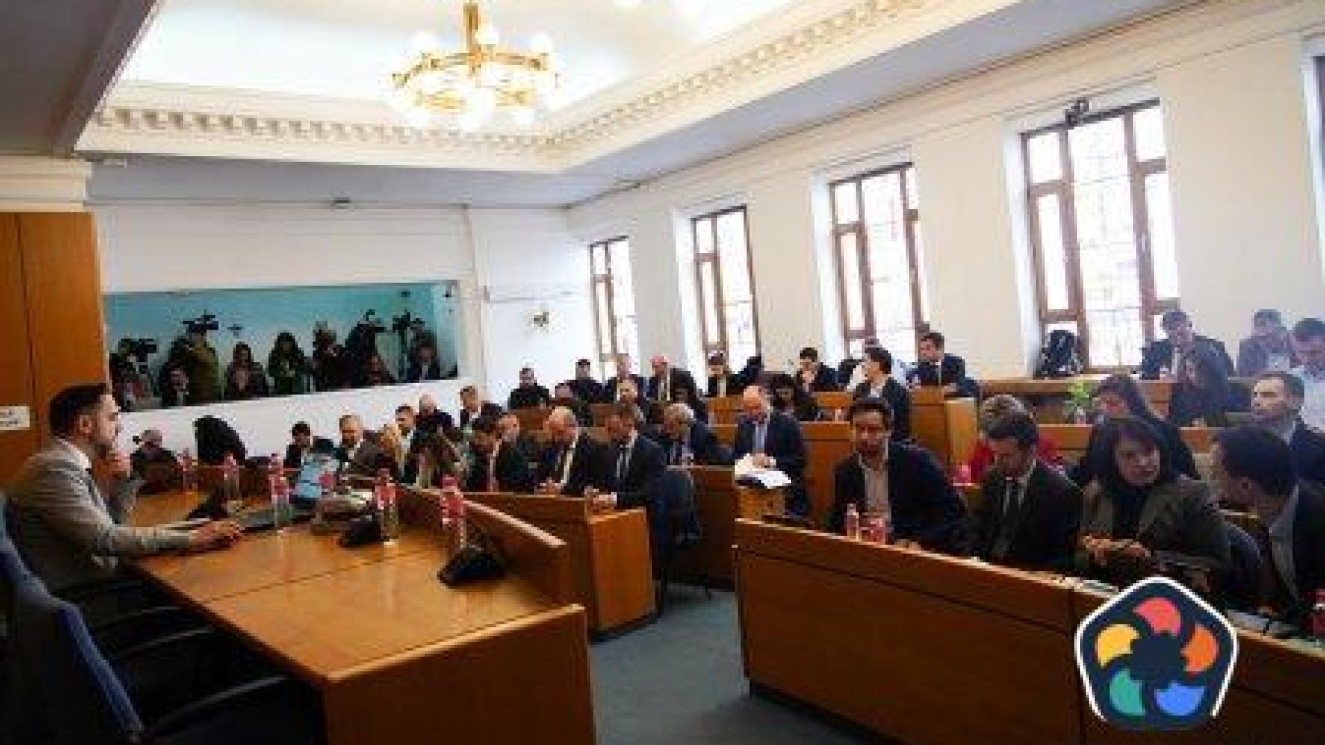Заплатите на кмета на София и на общинарите се вдигат драстично