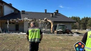Бременността на дивеча спря бутането на ловния хотел на Вълка край яз. "Искър"