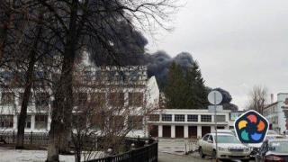 В Екатеринбург се запали един от най-големите заводи в Урал
