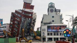 Около 100 души остават блокирани в магистрални тунели в Тайван след земетресението