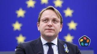 Еврокомисарят по съседство и разширяване е на посещение у нас