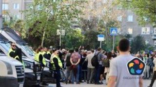 Протест и контрапротест пред сградата на МВР заради министъра (НА ЖИВО)