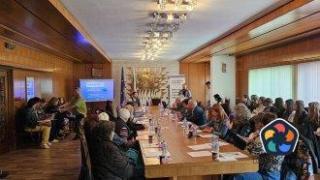 Разговор в Смолян: Плоска ли е Земята и има ли спасителен пояс в океана от дезинформация