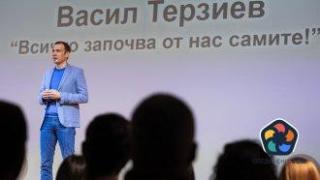 Отговорността към обществото става все по-голяма с успехите, каза Васил Терзиев пред ученици и студенти