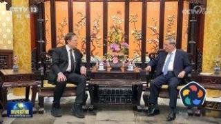 Мъск на изненадващо посещение в Пекин. Срещна се с премиера Ли Цян
