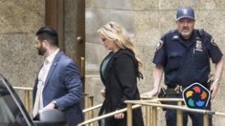 Порноактрисата Сторми Даниълс свидетелства 7 часа и половина по делото срещу Тръмп