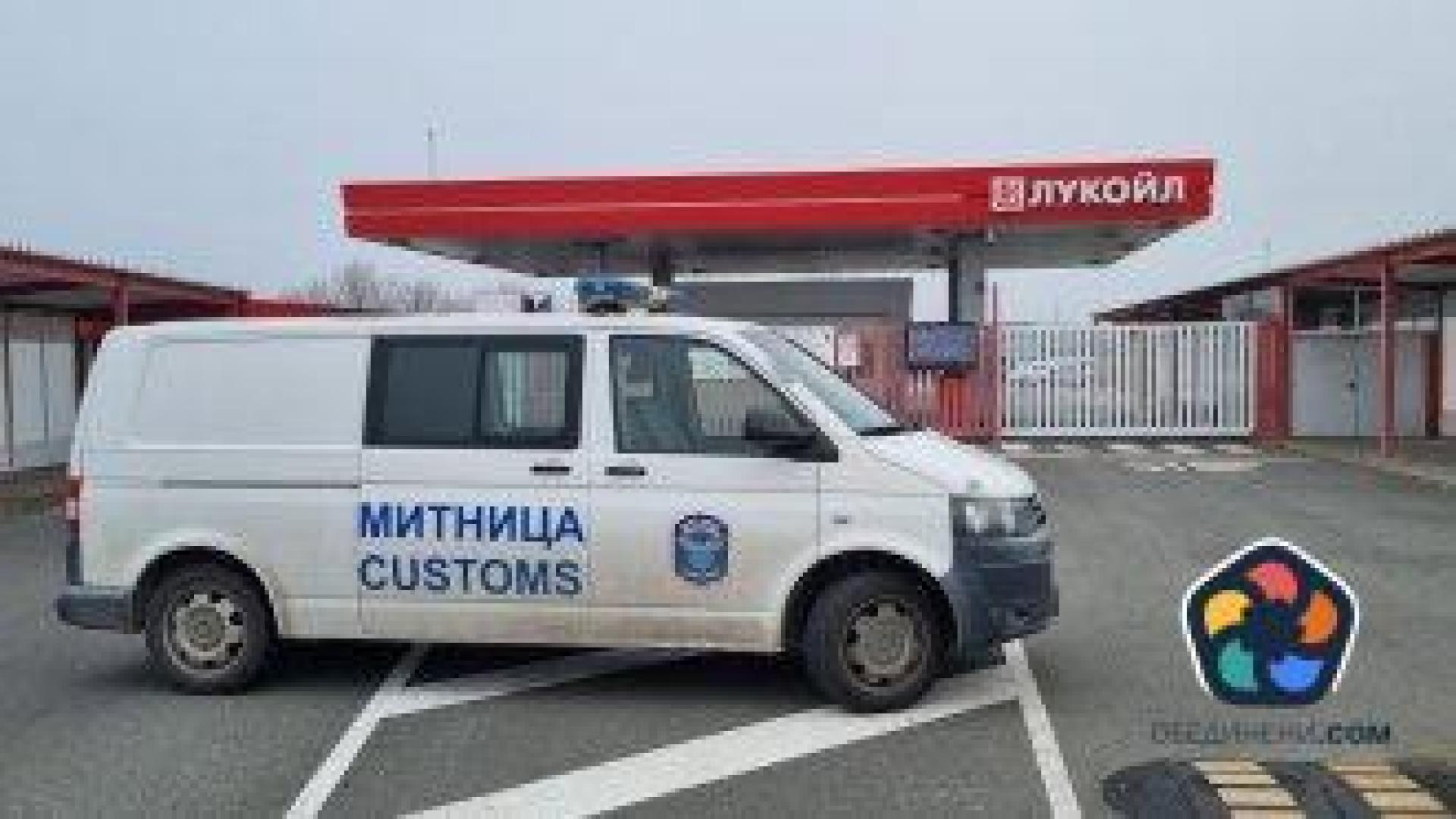 Акцията в складовете на "Лукойл" е започнала с над 200 проверяващи