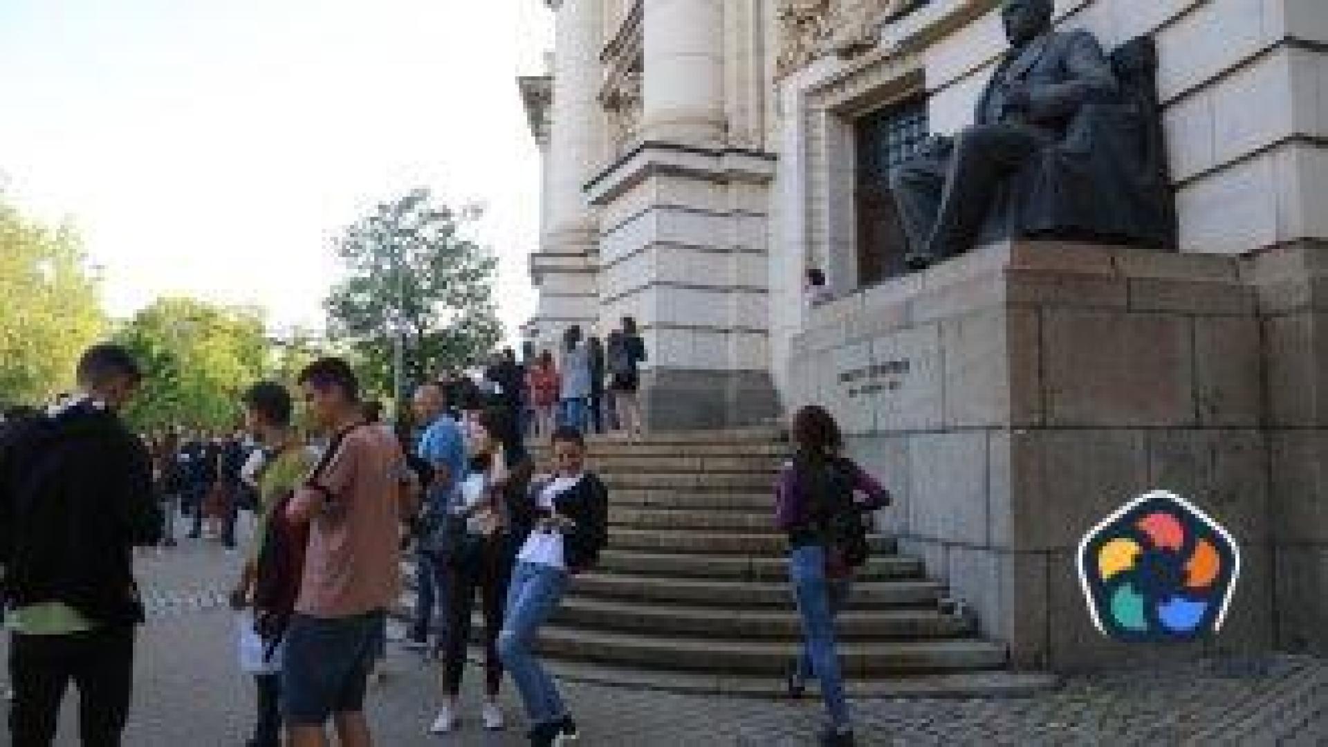 Правителство се втурна да гаси университетските протести