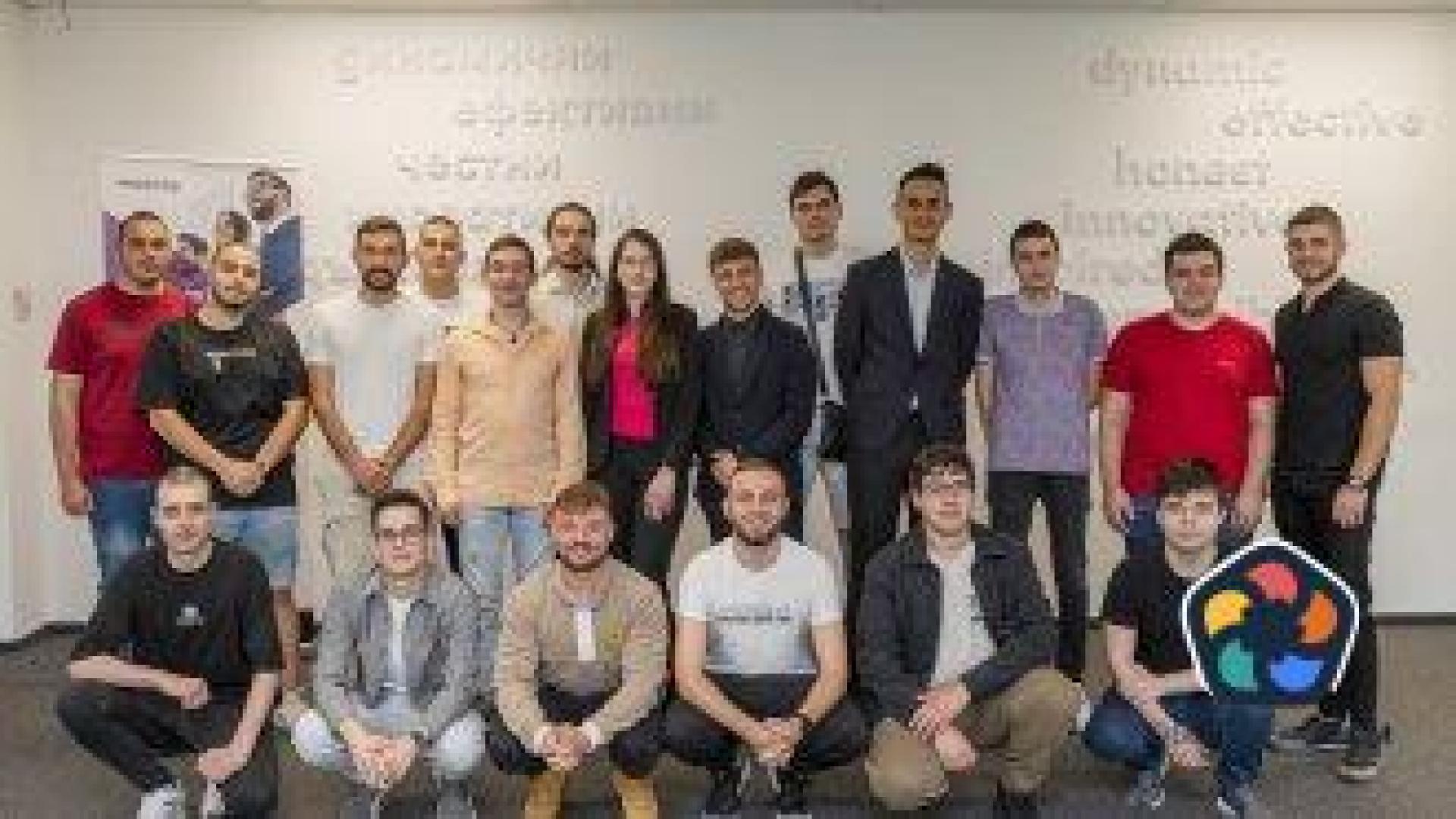 Нови 20 студенти завършиха Техническата академия на "Виваком"