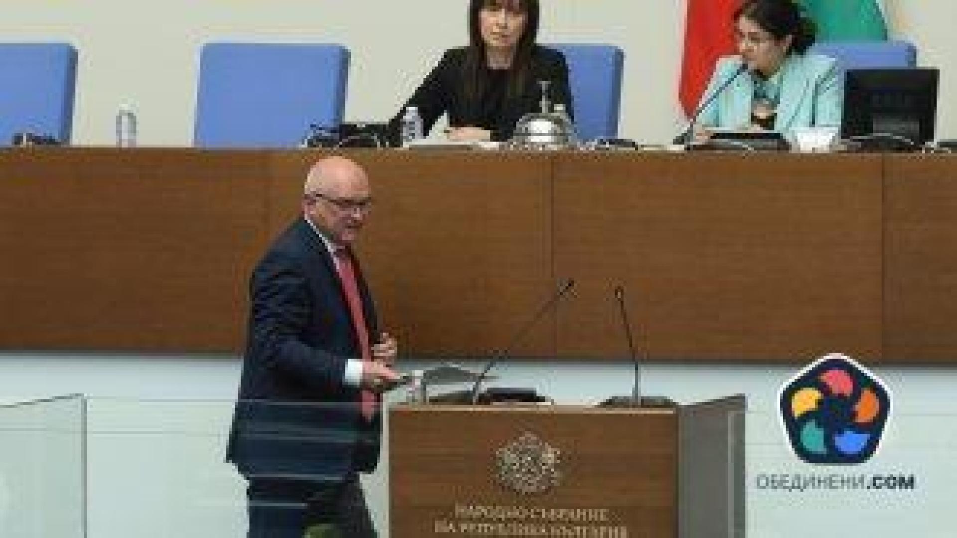 Парламентът ще изслуша Главчев за скандала с резолюцията за Сребреница
