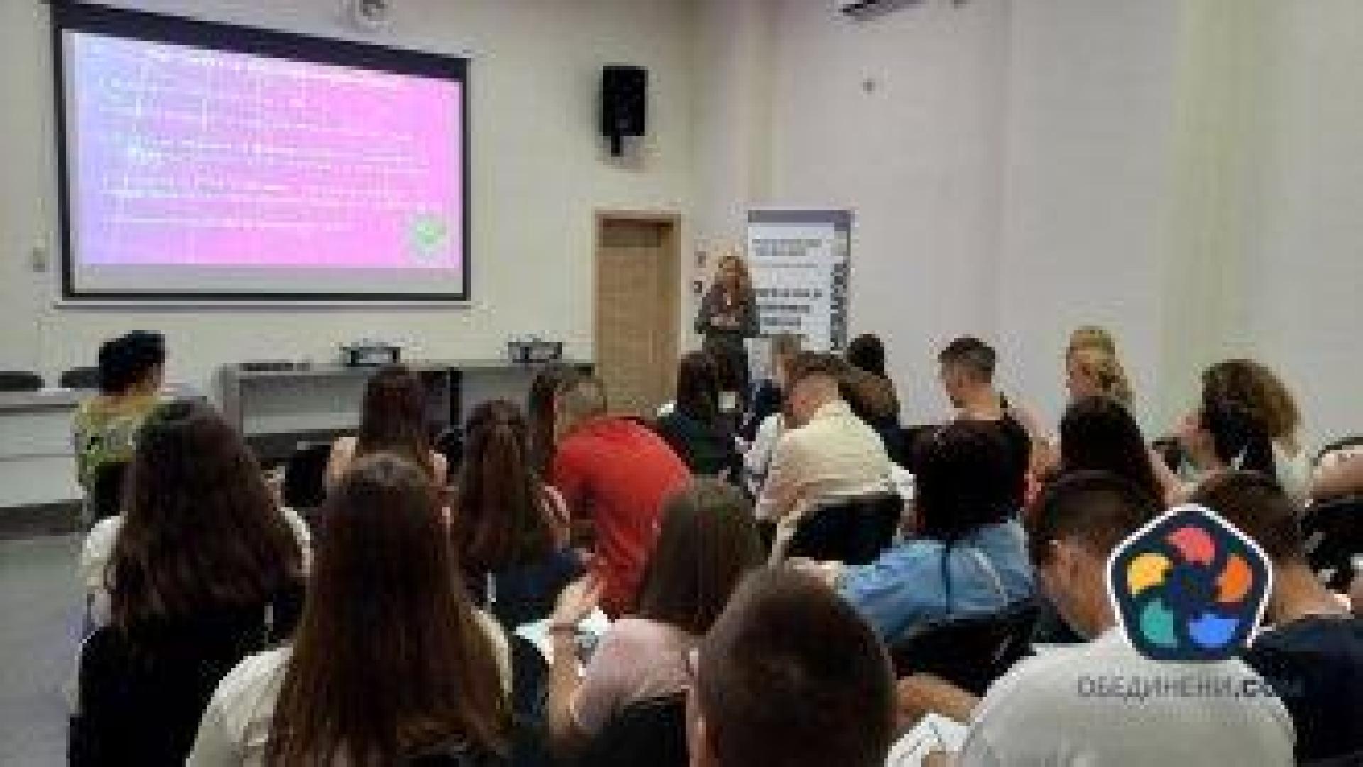 "Научаваме новините от "Фейсбук и "Инстаграм”. Как ученици от Сандански се "сблъскаха" с реалността в интернет