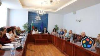 Здравният министър възобнови преговорите между работодатели и синдикати за заплатите на медиците