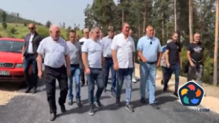 Борисов с ирония от село Магерово: Моделът бил да хвърля пари от багажника на джипката! Ето тук сме ги хвърлили