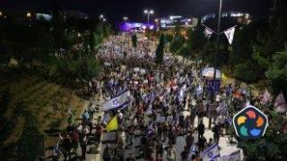 Хиляди израелци трета поредна вечер поискаха оставката на Нетаняху
