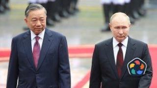 Путин беше посрещнат във Виетнам с военна церемония