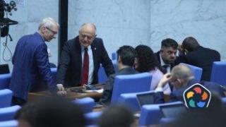 Скандал с "опит за вербовка" на военни разузнавачи се разрази в парламента