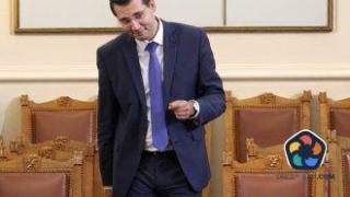 Пеевски се закани с компромати срещу "тримата деребеи" на Доган