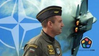 Радев полетя над София и поиска да се купят нови учебни самолети заради F-16