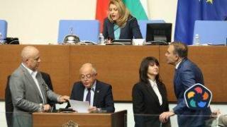 Напрежение в парламента заради престъпния комунистически режим