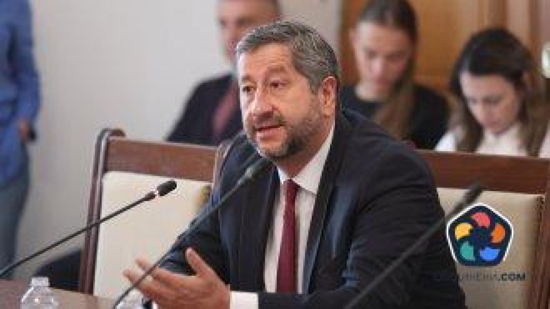 Уиски и фъстъци. Комисията "Нотариуса" проведе безсмислено изслушване на Христо Иванов