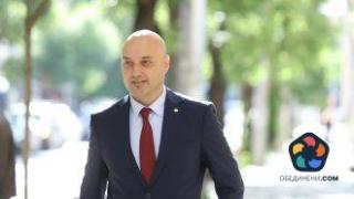 Атанас Славов: Служебният кабинет действа като правителство повече на Пеевски, отколкото на Борисов