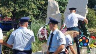 Паметта на двамата загинали полицаи в Бургас беше почетена с шествие и полагане на венци