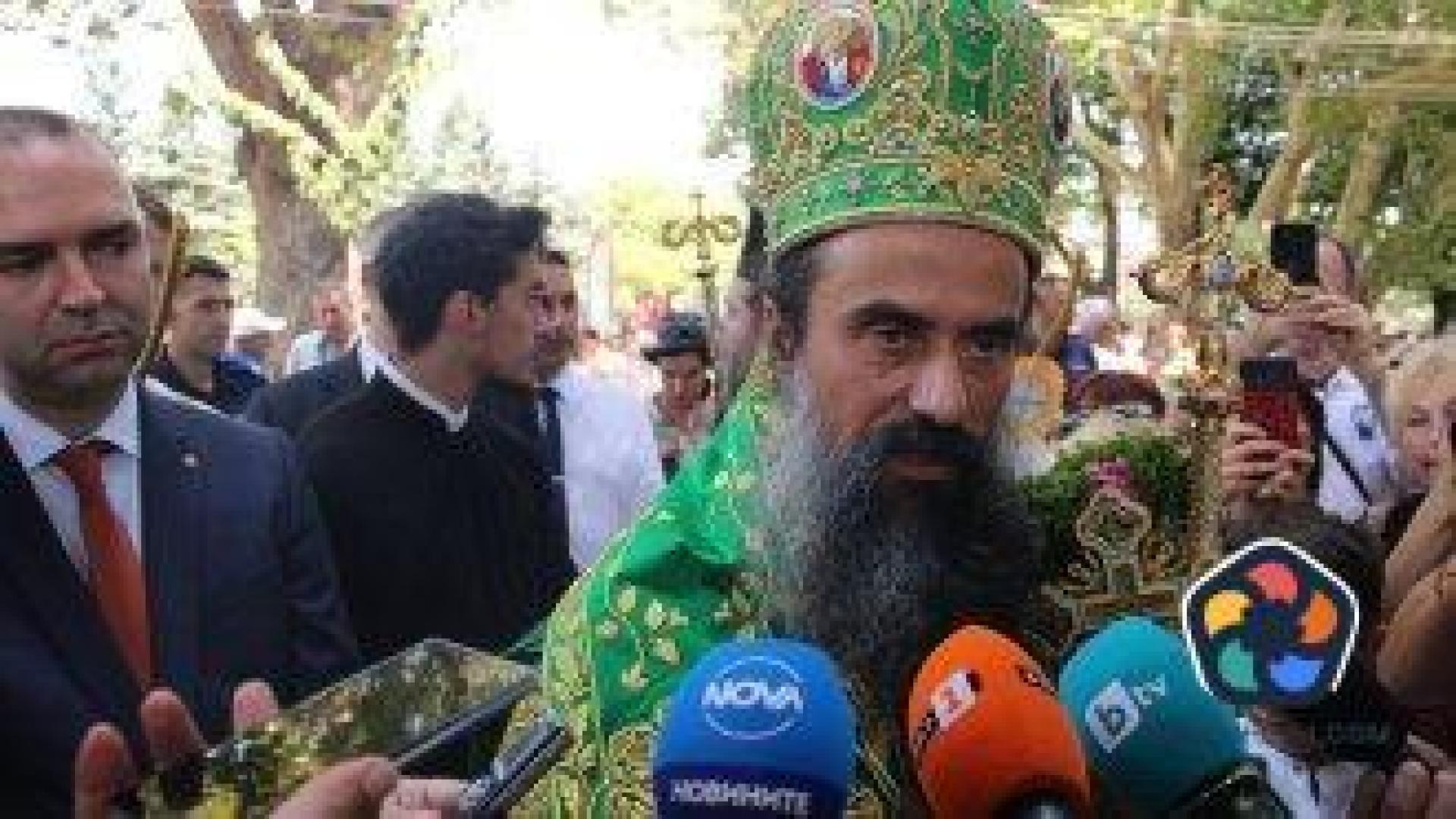 Даниил проповядва от Перник в защита на зависимата от Москва украинска църква