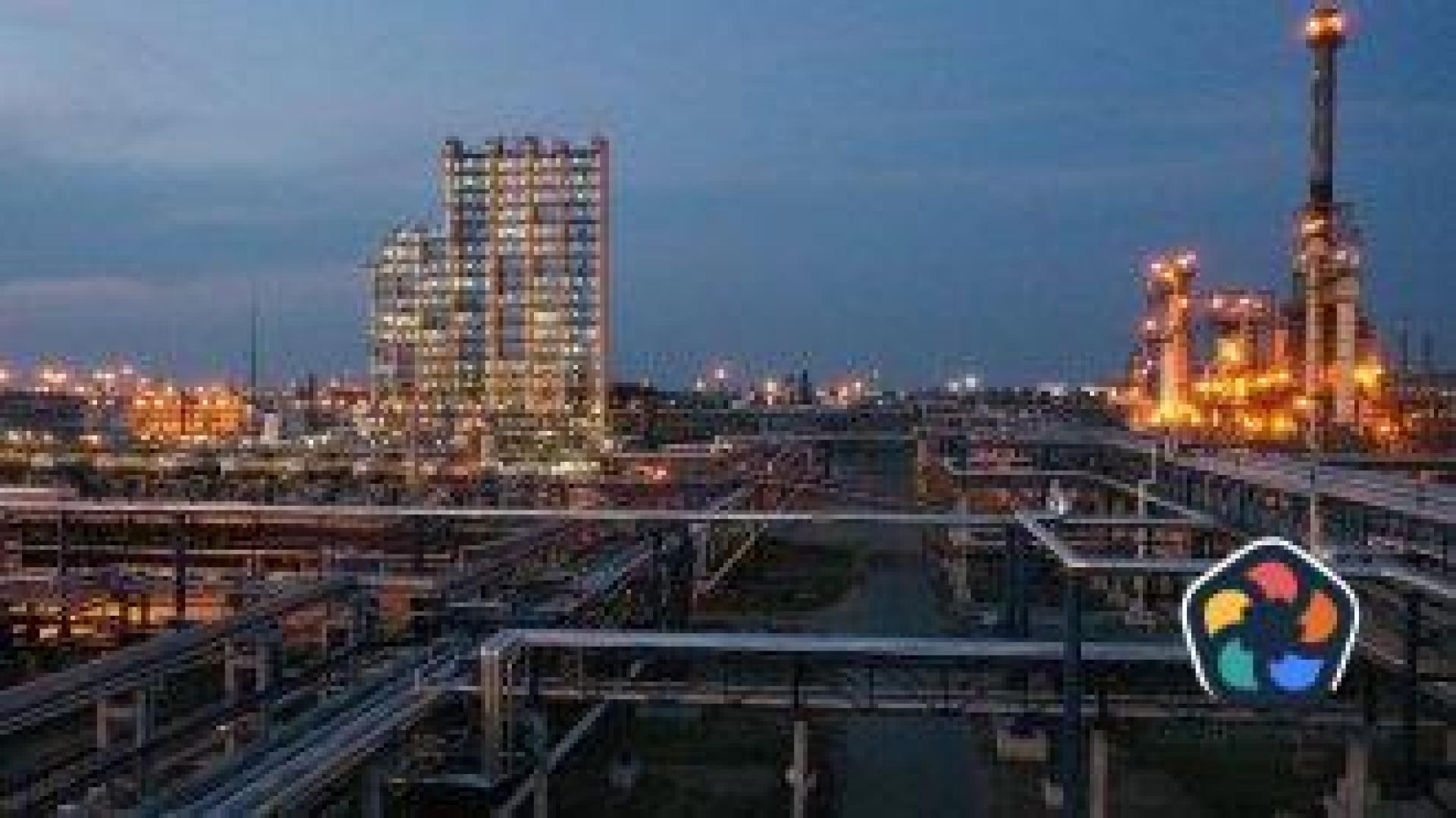 Експлозия в най-голямата петролна рафинерия в Русия в Омск